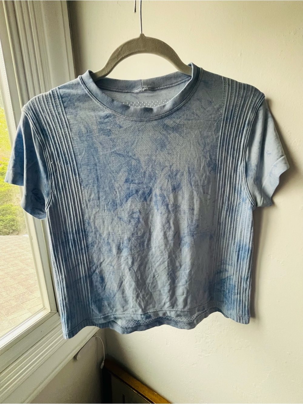 Lululemon Light Blue Tie-Dye Short Sleeve Women's Top
